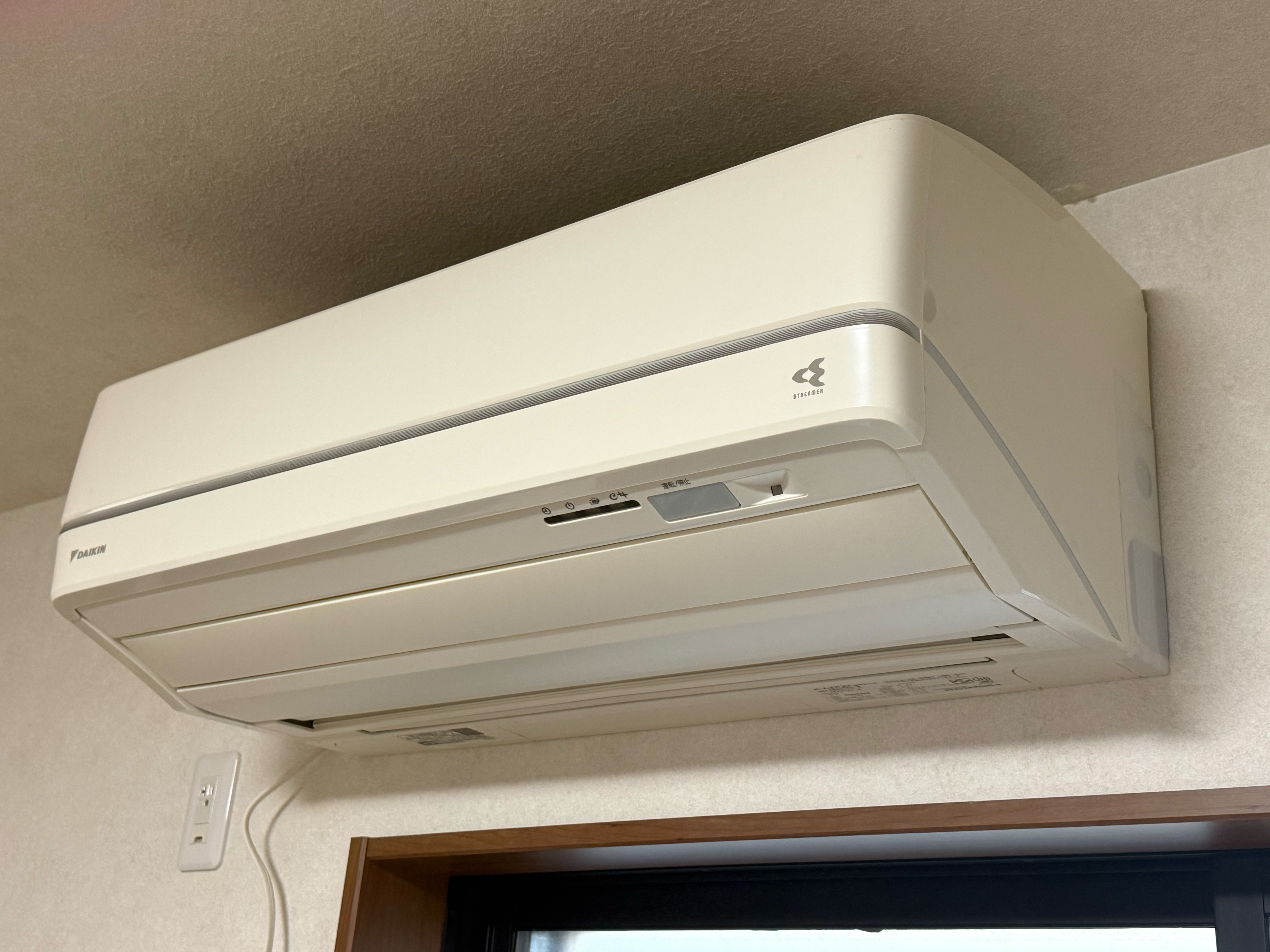 大阪府堺市堺区　DAIKIN　AN-22TRS-W　2016年製エアコン　買取